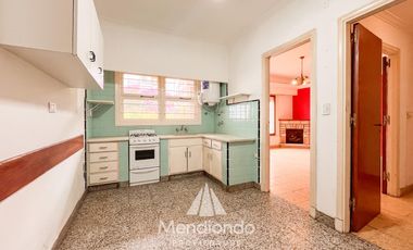 Casa 4 ambientes con parque / Zona Aldrey