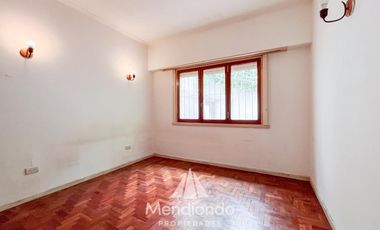 Casa 4 ambientes con parque / Zona Aldrey