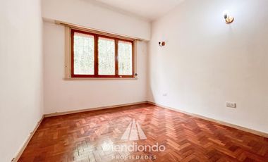 Casa 4 ambientes con parque / Zona Aldrey