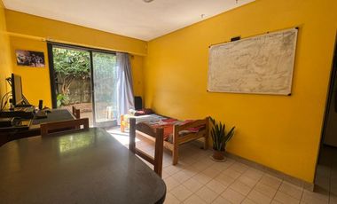 Departamento de un dormitorio con patio en Venta en La Plata