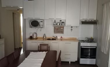 Casa en venta de dos dormitorios, dos cocheras y patio. Zona Nuevo Hospital.
