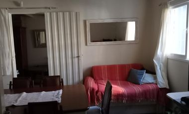 Casa en venta de dos dormitorios, dos cocheras y patio. Zona Nuevo Hospital.