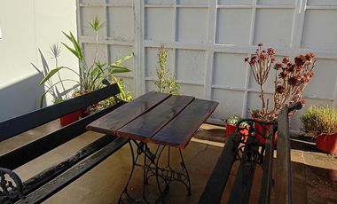 Casa en venta de dos dormitorios, dos cocheras y patio. Zona Nuevo Hospital.