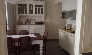 Casa en venta de dos dormitorios, dos cocheras y patio. Zona Nuevo Hospital.