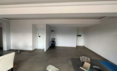 VILLA DEL LAGO, excelente estado