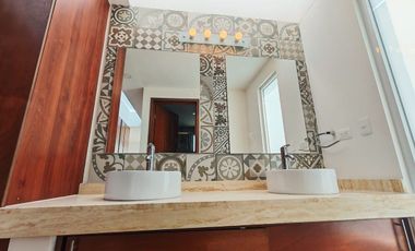 PRECIOSA Y PRACTICA CASA  A DOBLE ALTURA EN PARQUE MEDITERRANEO