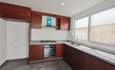 PRECIOSA Y PRACTICA CASA  A DOBLE ALTURA EN PARQUE MEDITERRANEO