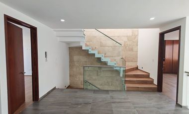 PRECIOSA Y PRACTICA CASA  A DOBLE ALTURA EN PARQUE MEDITERRANEO