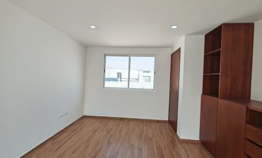 PRECIOSA Y PRACTICA CASA  A DOBLE ALTURA EN PARQUE MEDITERRANEO