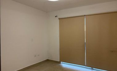 RENTA CASA EN EL REFUGIO EN CONDOMINIO CON ALBERCA
