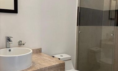 RENTA CASA EN EL REFUGIO EN CONDOMINIO CON ALBERCA