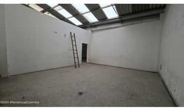 Edificio en Soacha (Cundinamarca) RAH CO: 25-1968