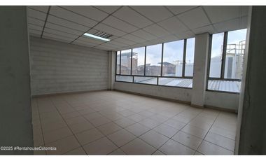 Edificio en Soacha (Cundinamarca) RAH CO: 25-1968