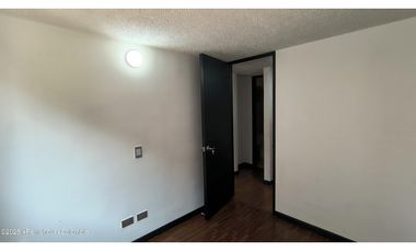 Apartamento en Madrid (Cundinamarca) RAH CO: 25-2015