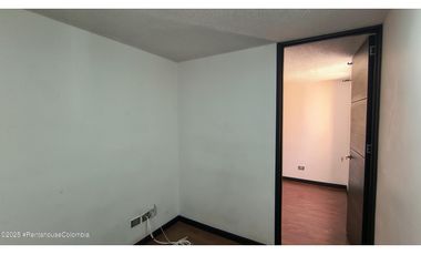 Apartamento en Madrid (Cundinamarca) RAH CO: 25-2015