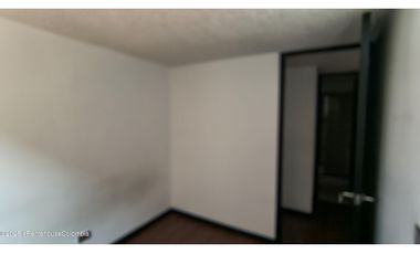 Apartamento en Madrid (Cundinamarca) RAH CO: 25-2015