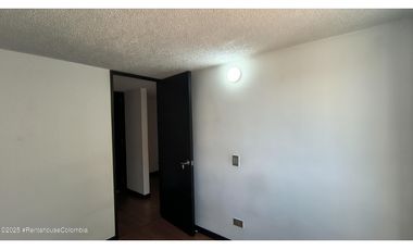 Apartamento en Madrid (Cundinamarca) RAH CO: 25-2015