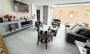 VENTA DE CASA EN UNIDAD CERRADA LLANOGRANDE 