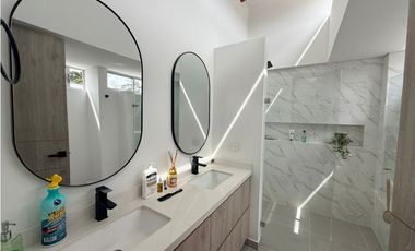 VENTA DE CASA EN UNIDAD CERRADA LLANOGRANDE 