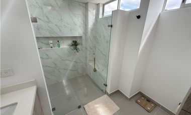 VENTA DE CASA EN UNIDAD CERRADA LLANOGRANDE 