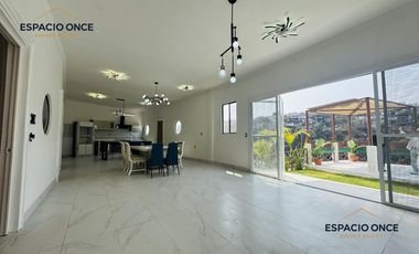 Casa en Club de Golf.