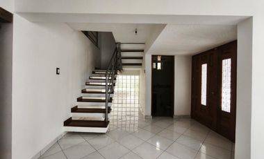 Casa en renta para oficinas o consultorios colonia Panorama León Guanajuato