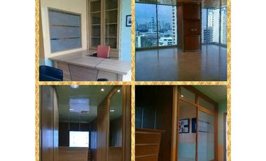 ALQUILER LOCAL EN  FLOR PLAZA  105 mt2 PISO 2