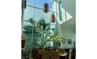 Alquiler de casa con paneles solares en Altos del Golf. VC
