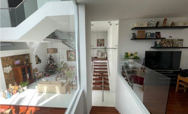 Alquiler de casa con paneles solares en Altos del Golf. VC