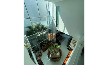 Alquiler de casa con paneles solares en Altos del Golf. VC