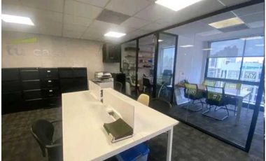 OFICINA EN CALLE 50 EN EDIFICIO PLAZA 2000 AMOBLADA 130M2