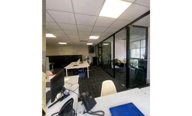 OFICINA EN CALLE 50 EN EDIFICIO PLAZA 2000 AMOBLADA 130M2