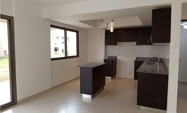 CASA EN ALQUILER WOODLANDS PANAMA PACIFICO