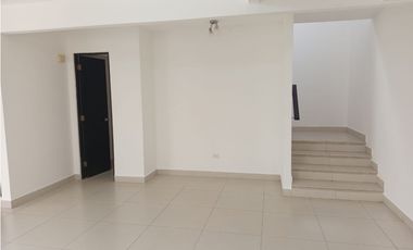 CASA EN ALQUILER WOODLANDS PANAMA PACIFICO