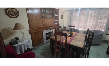 CHALET DE 4 AMB EXCELENTE UBICACION