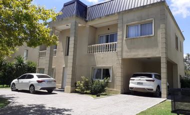 VENTA EXCELENTE CASA 9 AMB, PILETA Y COCHERA EN BARRIO CERRADO - TRISTAN SUAREZ