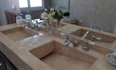 VENTA EXCELENTE CASA 9 AMB, PILETA Y COCHERA EN BARRIO CERRADO - TRISTAN SUAREZ