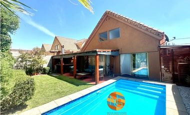 CASA DE 2 PISOS, EN VENTA,  3D+2B+ PISCINA, LA FLORIDA.