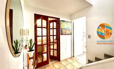 CASA DE 2 PISOS, EN VENTA,  3D+2B+ PISCINA, LA FLORIDA.