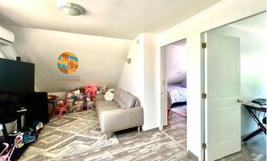 CASA DE 2 PISOS, EN VENTA,  3D+2B+ PISCINA, LA FLORIDA.