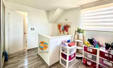 CASA DE 2 PISOS, EN VENTA,  3D+2B+ PISCINA, LA FLORIDA.