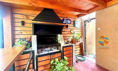 CASA DE 2 PISOS, EN VENTA,  3D+2B+ PISCINA, LA FLORIDA.