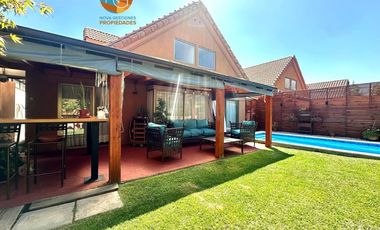 CASA DE 2 PISOS, EN VENTA,  3D+2B+ PISCINA, LA FLORIDA.