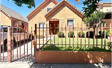 CASA DE 2 PISOS, EN VENTA,  3D+2B+ PISCINA, LA FLORIDA.