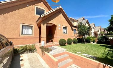 CASA DE 2 PISOS, EN VENTA,  3D+2B+ PISCINA, LA FLORIDA.