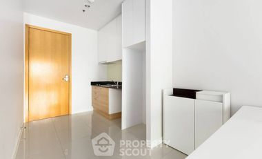 1-BR Condo at Circle Condominium near MRT Phetchaburi