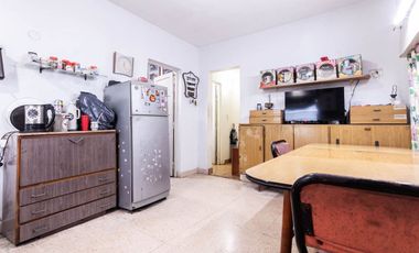 Casa a refaccionar en esq, V Dominico. OPORTUNIDAD