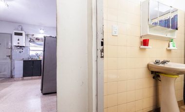 Casa a refaccionar en esq, V Dominico. OPORTUNIDAD