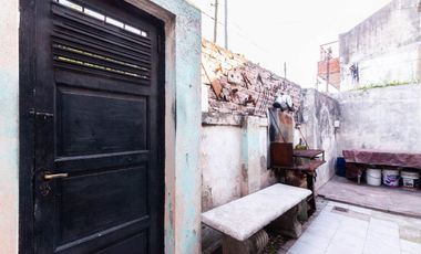 Casa a refaccionar en esq, V Dominico. OPORTUNIDAD