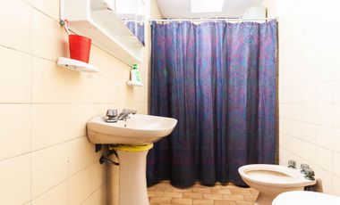 Casa a refaccionar en esq, V Dominico. OPORTUNIDAD